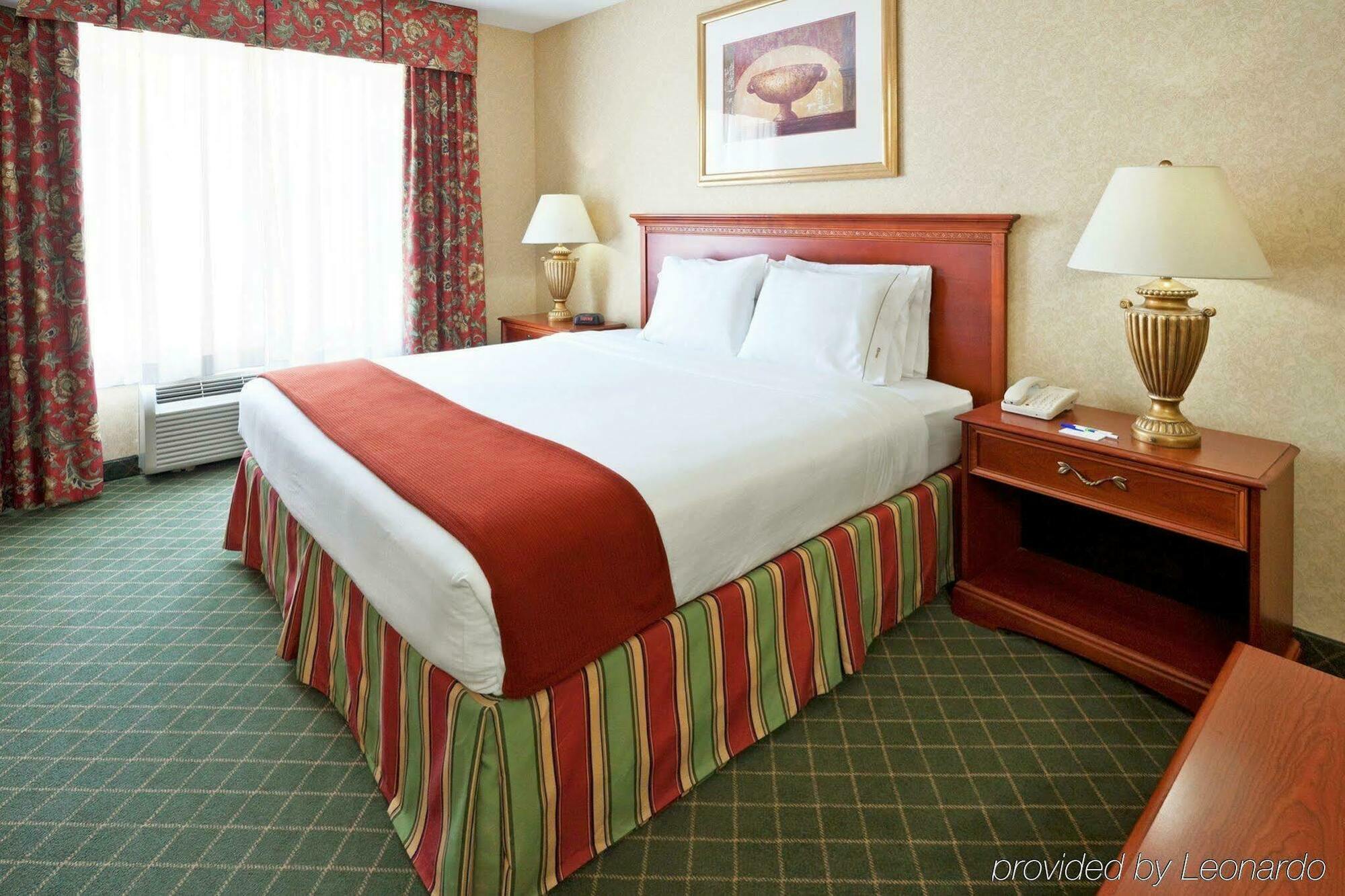 Express & By Ihg 2*